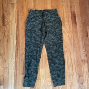 Lululemon "ready to rulu 7/8 jogger"